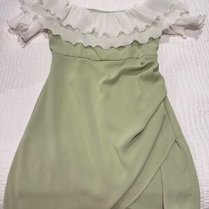 Chic Off-Shoulder Ruffle Dress in Green and White